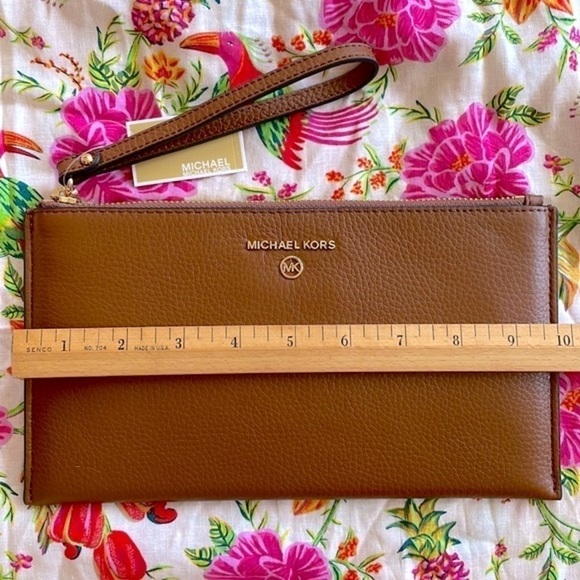 Brand New Michael Kors Genuine Leather Large Zip Clutch Wristlet in Luggage - Picture 5 of 11